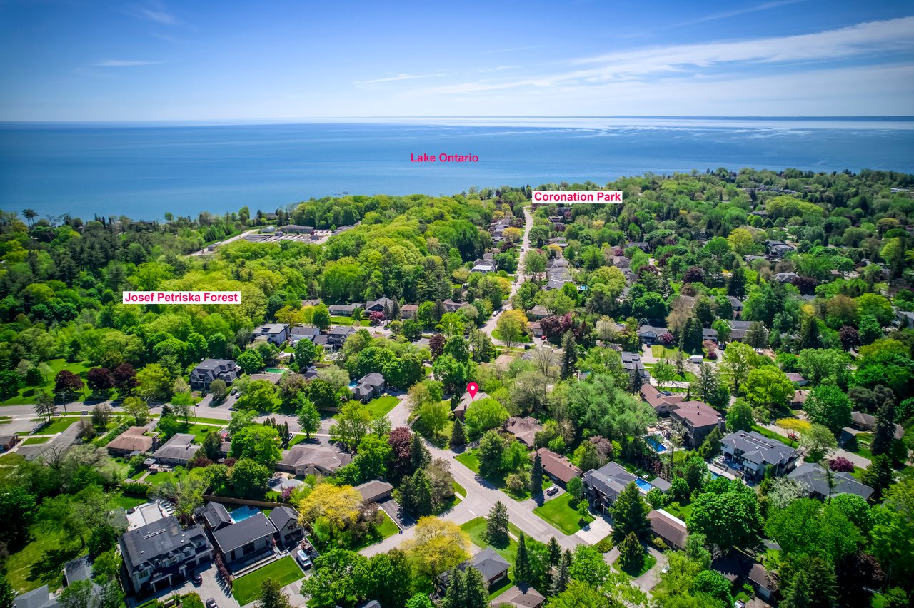 220 Woodhaven Park Dr, Oakville