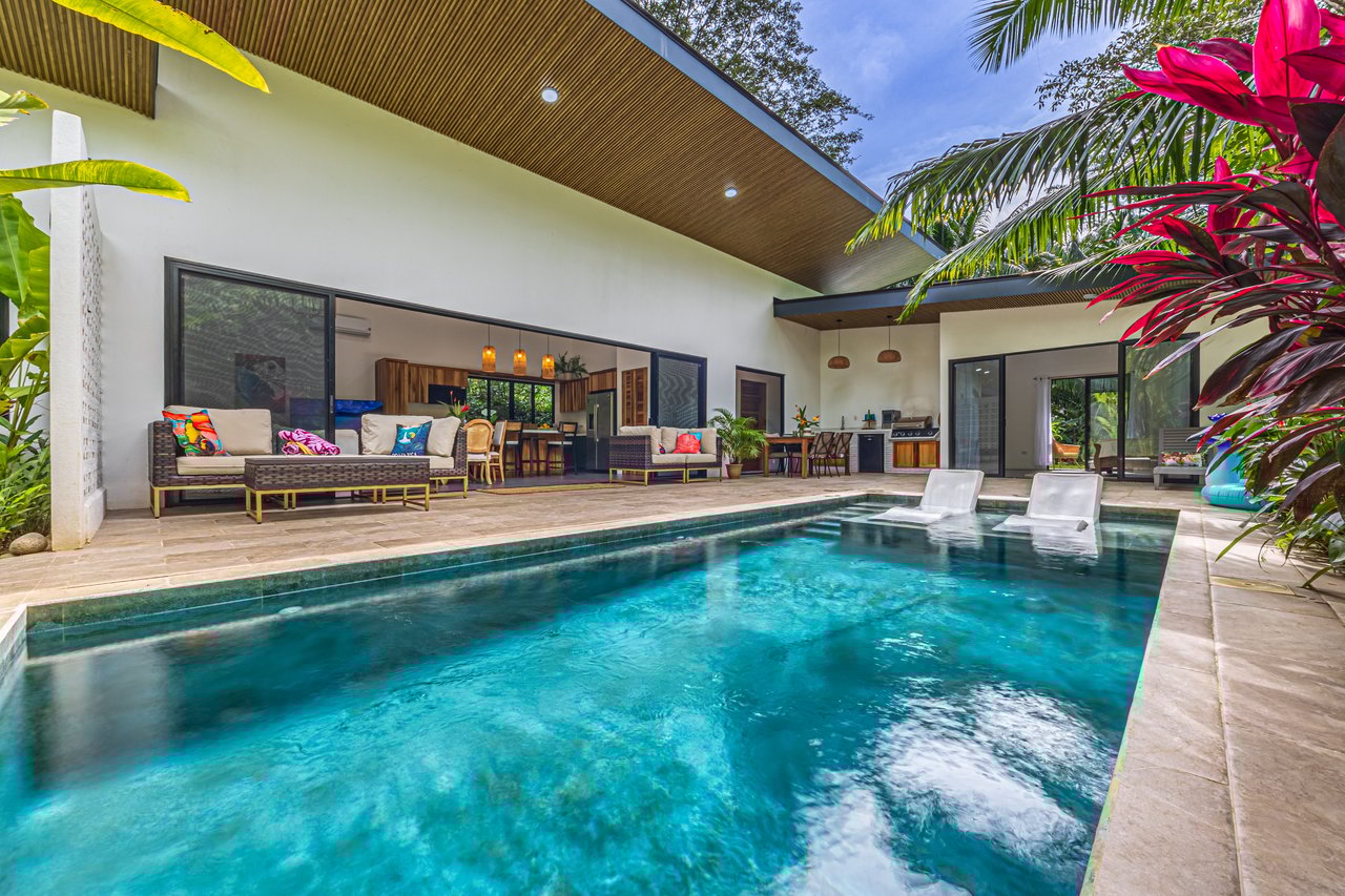 CASA PALMA VERDE – 3 Bedroom & 3 Bathroom Home with Bathtub, Big Pool and Extra Building Site – 0.72 Acres