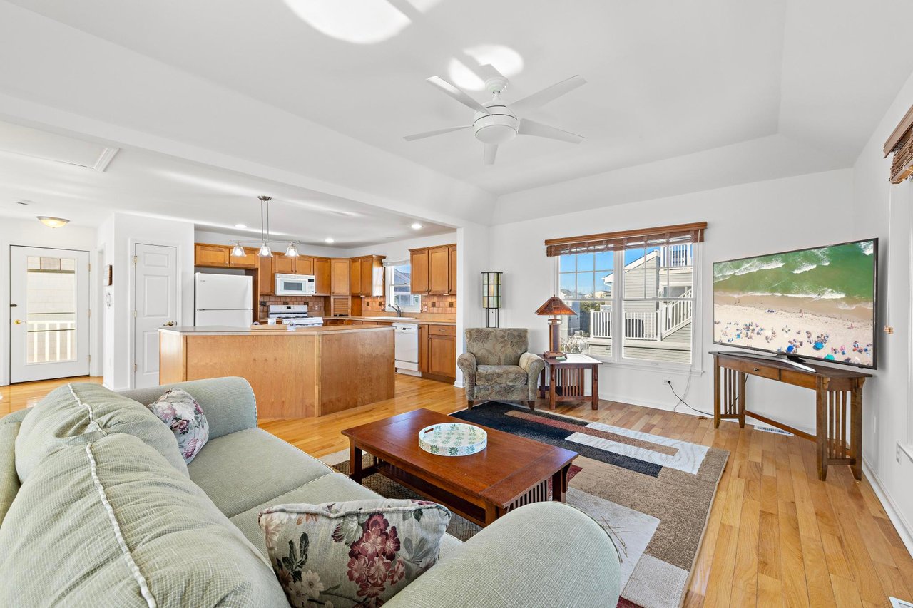 7 W Julia Ave, Long Beach Twp