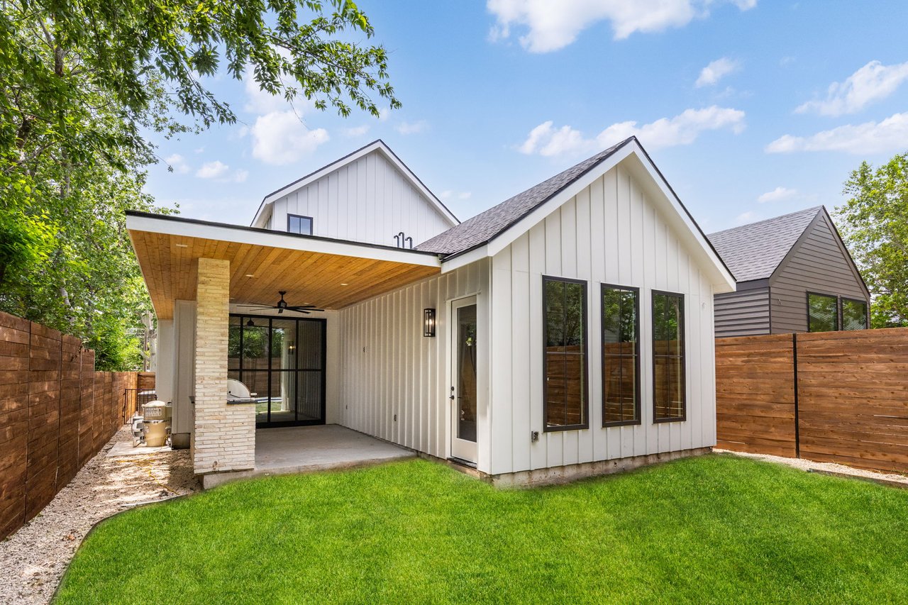 1208 Brentwood St