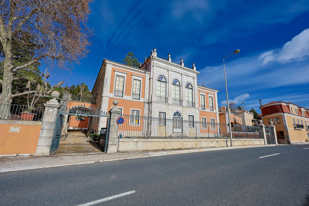 Quinta do Relógio: Historic 19th-Century Waterfront Palacete in Paço de Arcos, Oeiras