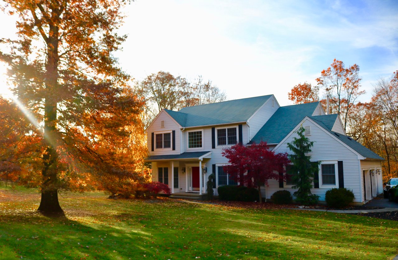 212 Deerlea Ln