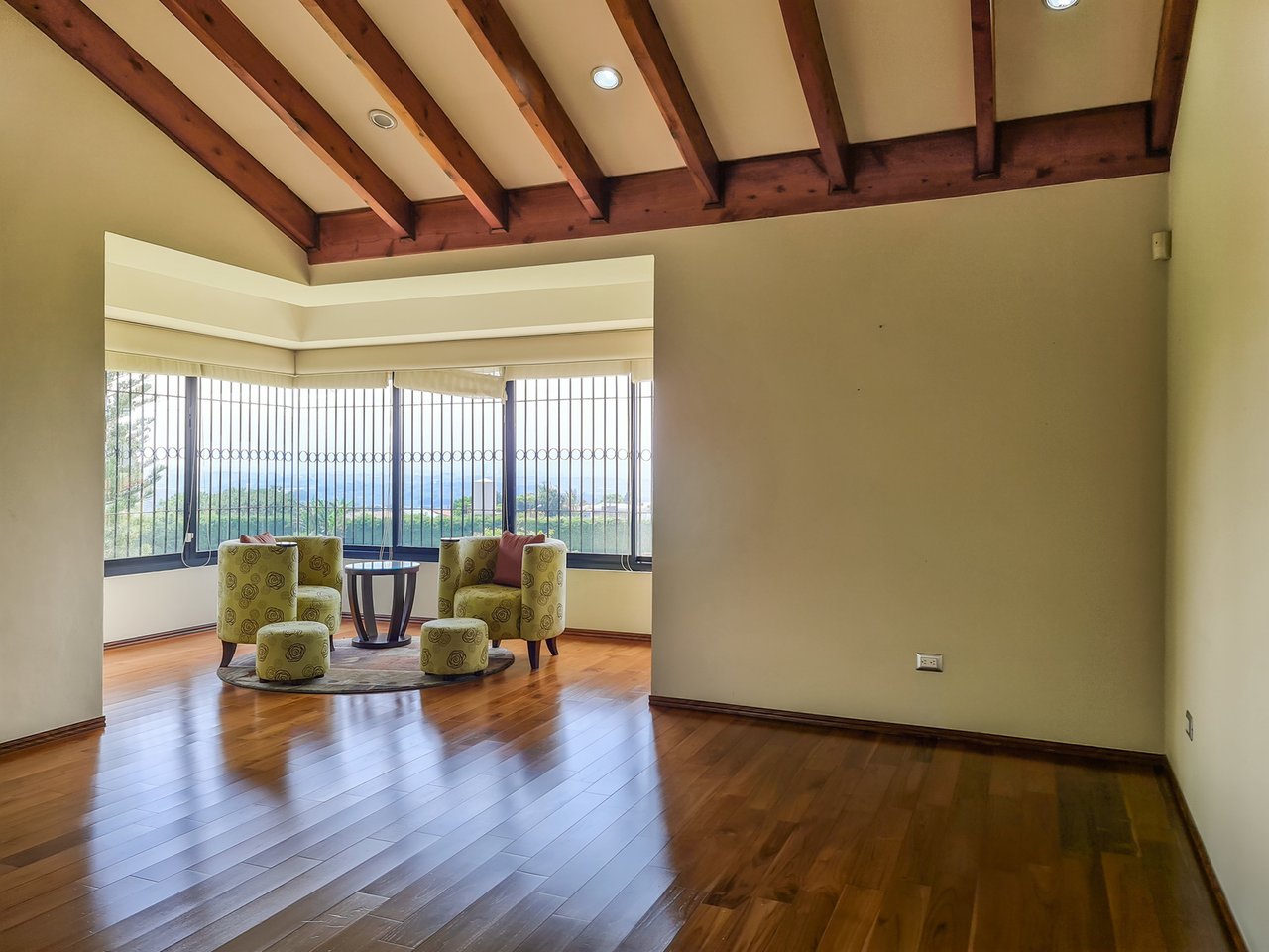 Colonial Estate With Indoor Pool, Heredia