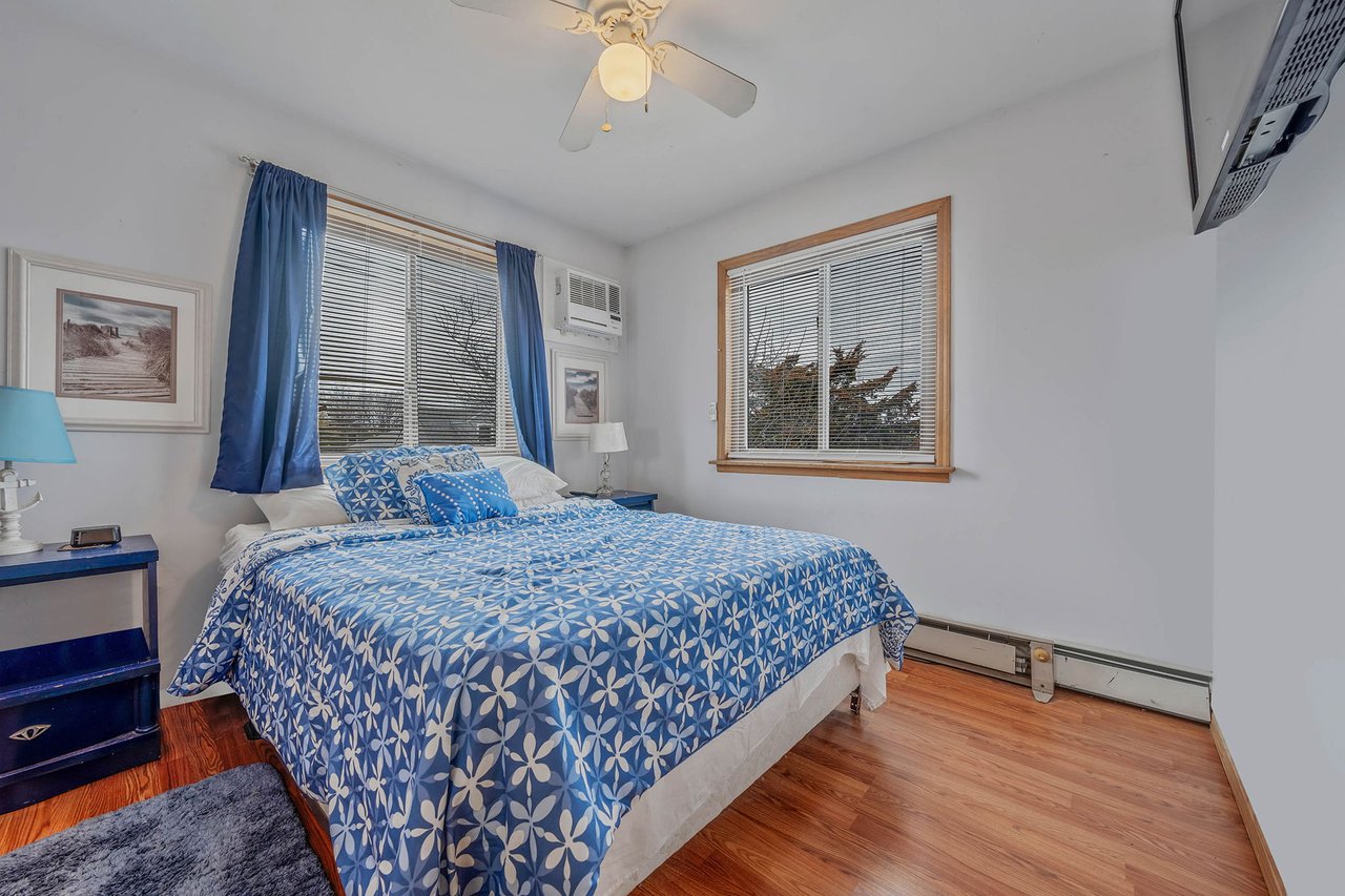 83 E Lighthouse Walk