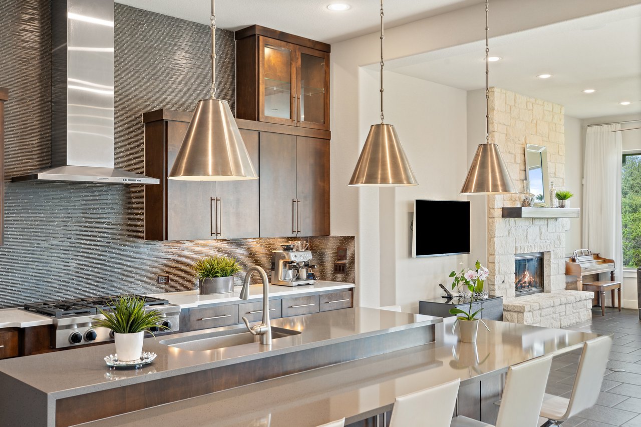 Modern Transitional Luxury Home in Gated Bluffs of Steiner Ranch | Lake Austin Access + Hill Country Views | $1.9MM