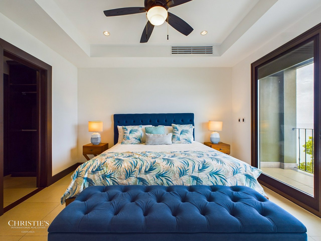360 - 310 Splendor Penthouse