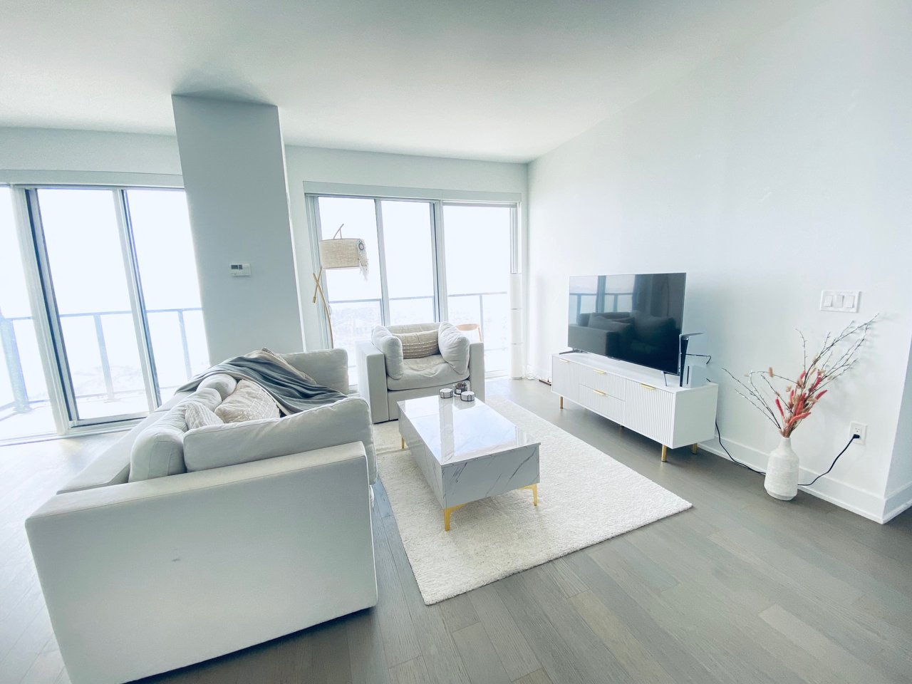 30 Shore Breeze Dr Unit: 5708