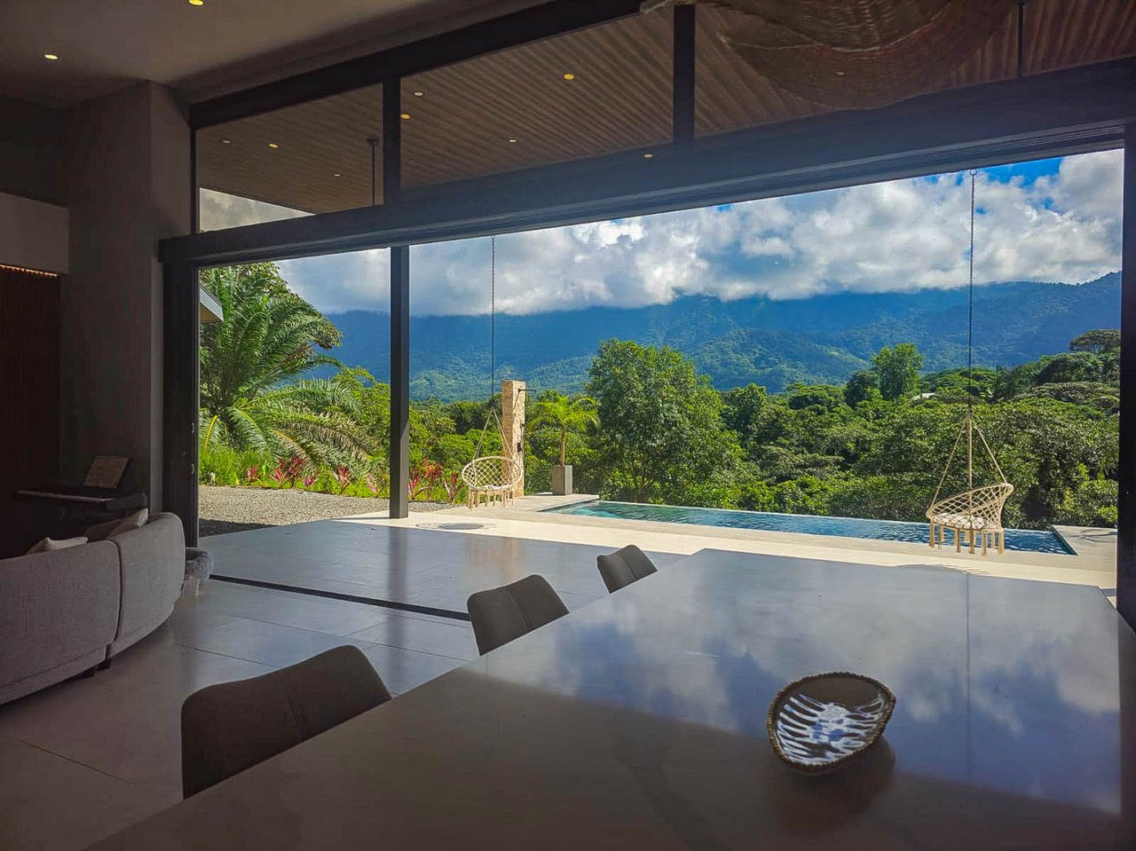 Ojochal Modern Jungle Home with Infinity Pool & Mountain Views