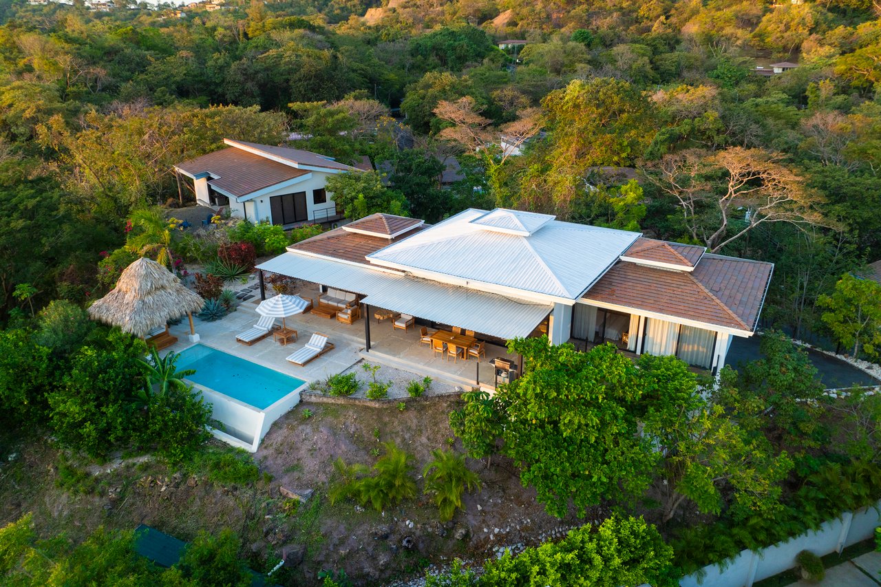 Casa Salinas – 3 beds ocean view home in playa grande