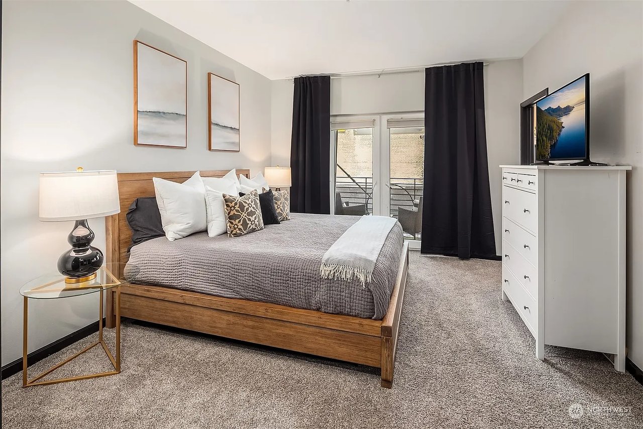 17 W Mercer St #4