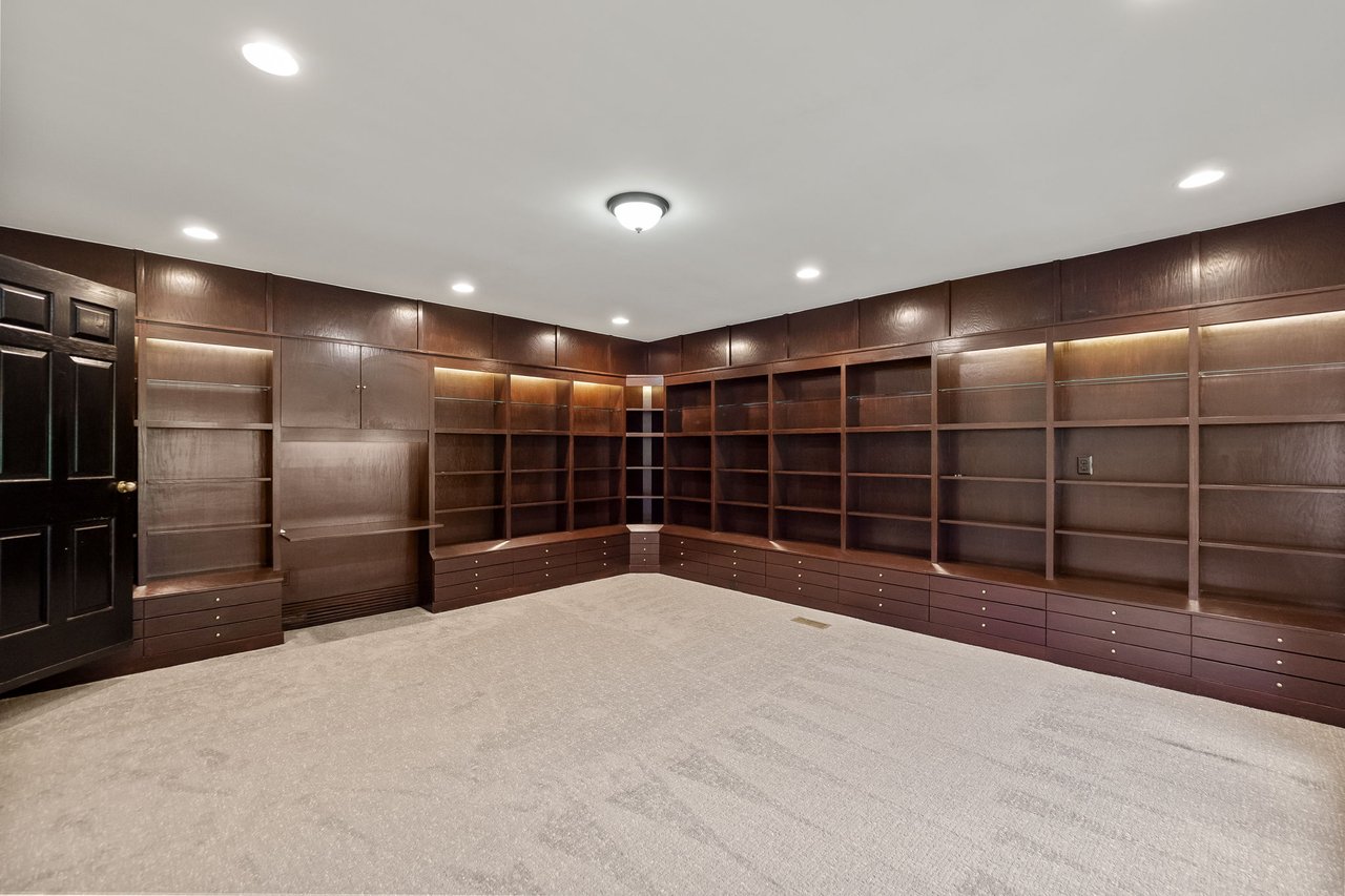 260 Woodwind Dr, Bloomfield Hills