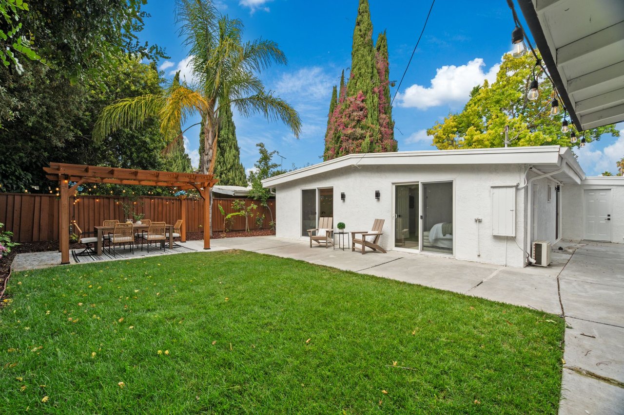 850 Las Palmas Drive