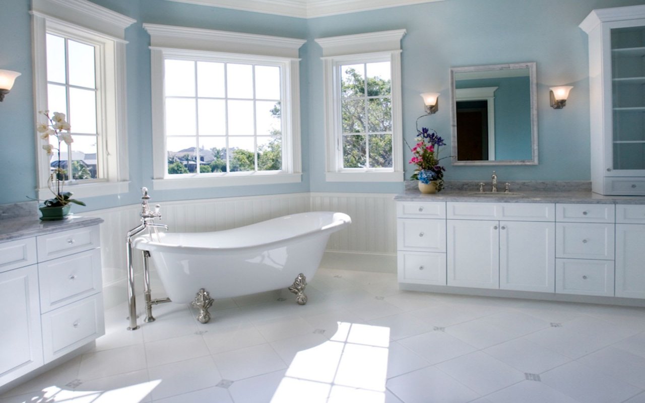 How to Stage a Luxurious Bathroom