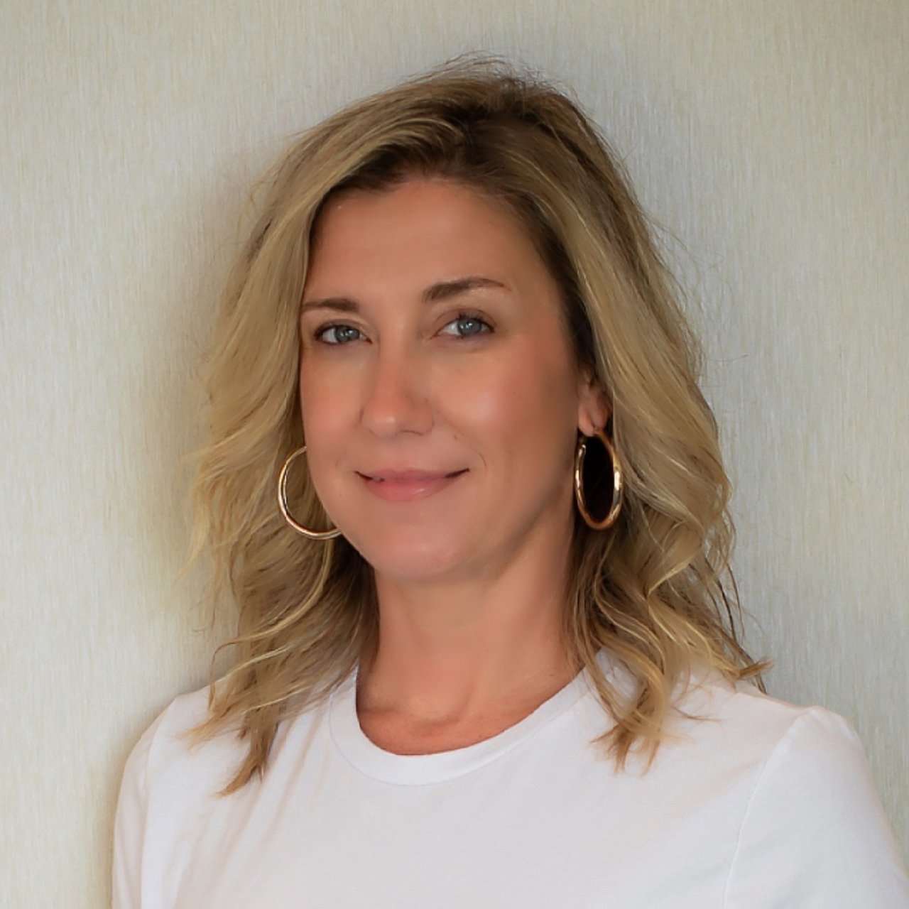 Annie Kasinecz Downers Grove, IL Real Estate Agent Headshot