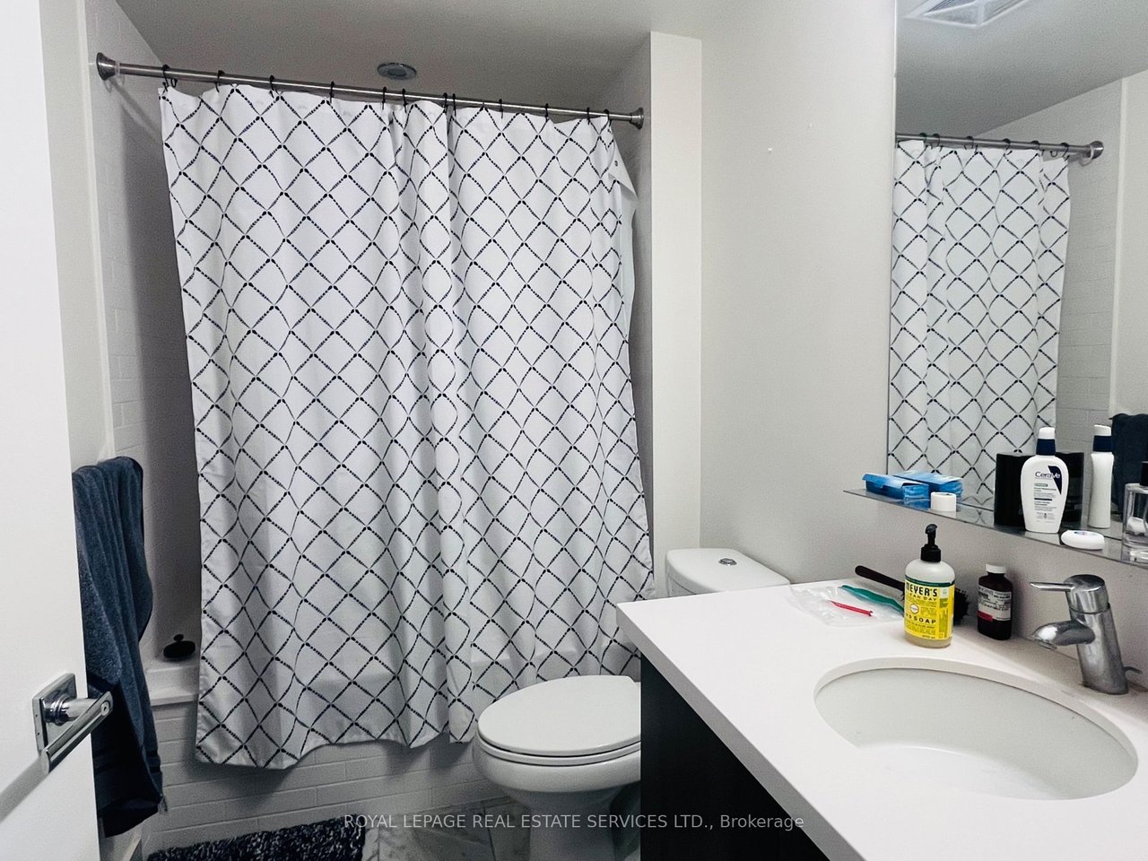 21 Widmer St 1610