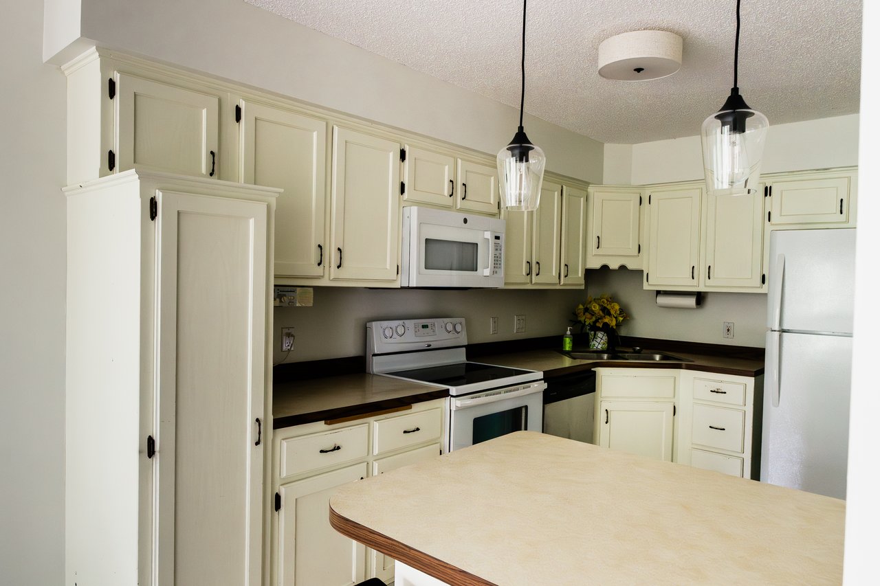 Enjoy socially involved cooking & meals or a quick bite at your kitchen island
