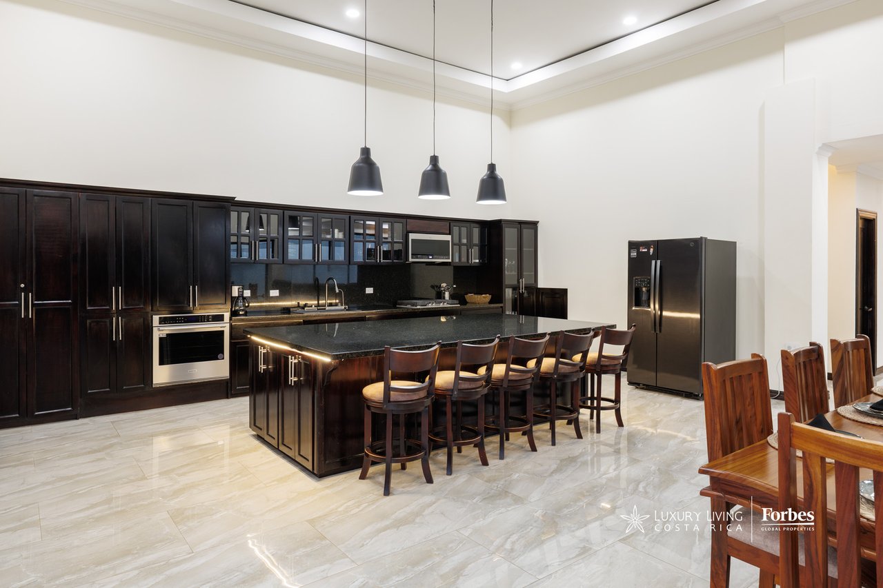 21472 - Fully Furnished Turnkey Luxury Beach Residence, 9 suites, 50 mts from Jaco Beach
