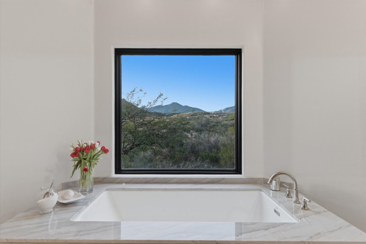 10046 E Hidden Valley Rd