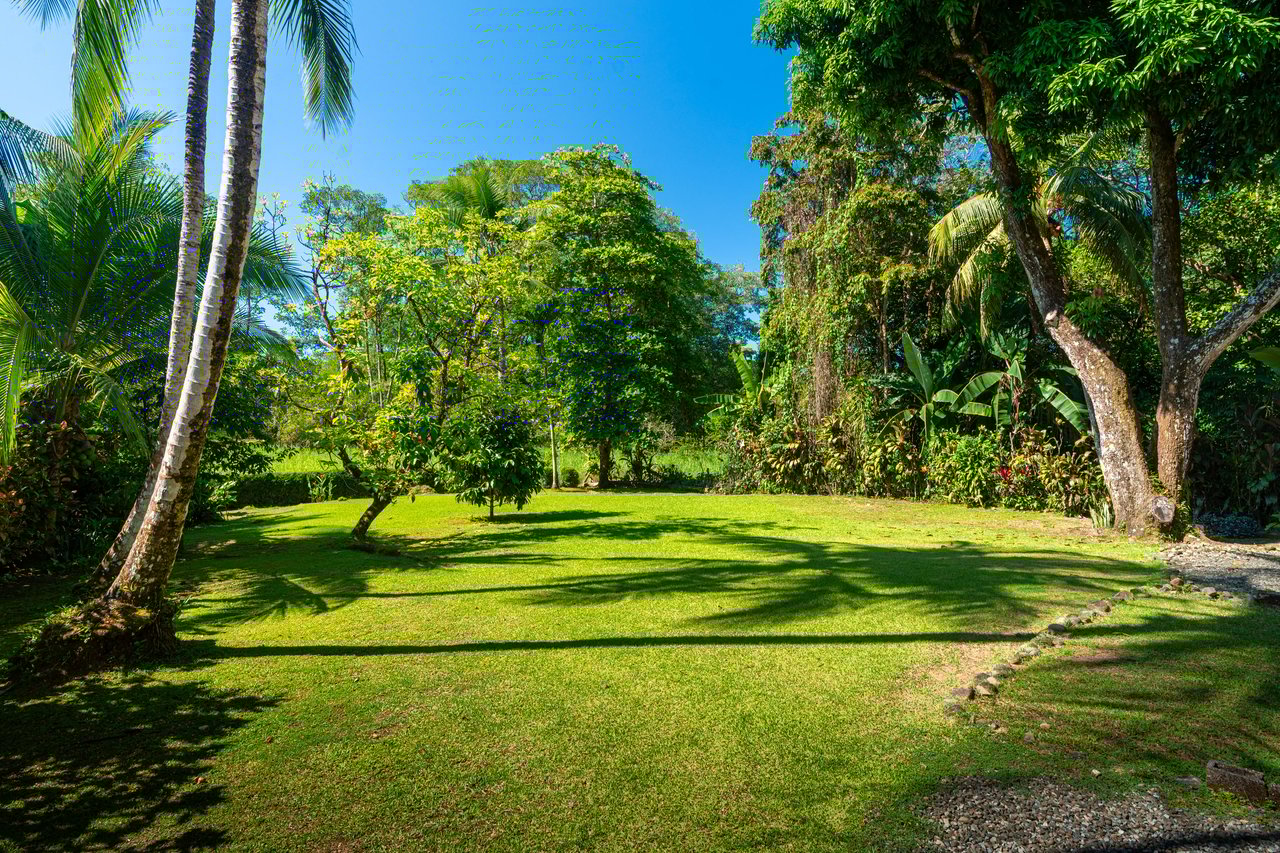 Casa Brisa de La Playa, 2 Bedroom Home Just Steps From the Beach!