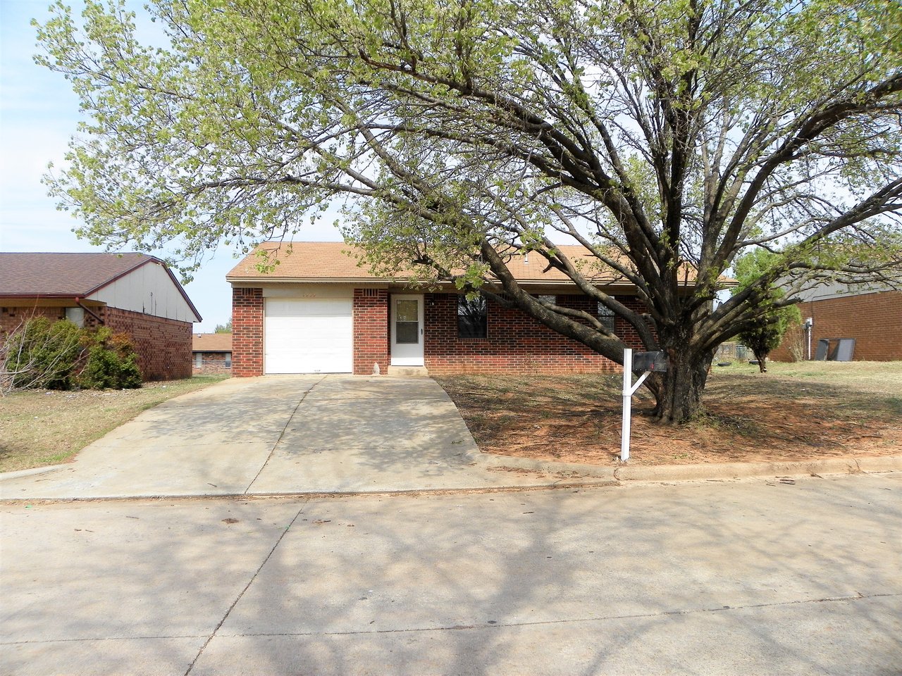 1209 Whispering Glenn Street
