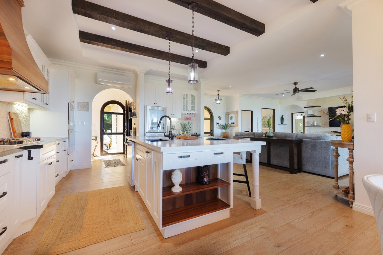CASA ORQUIDEA – LUXURY HOME WITH OCEAN VIEWS IN GATED COMMUNITY