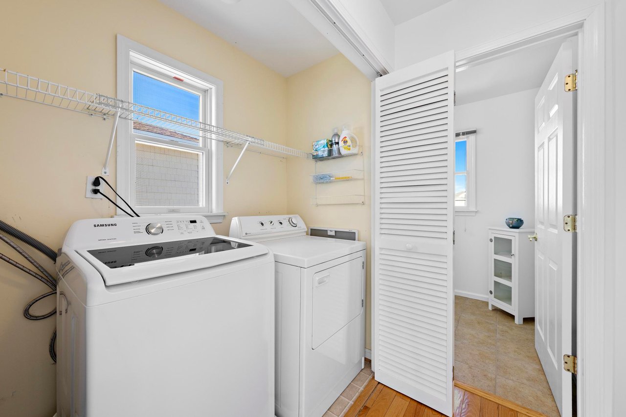 7 W Julia Ave, Long Beach Twp