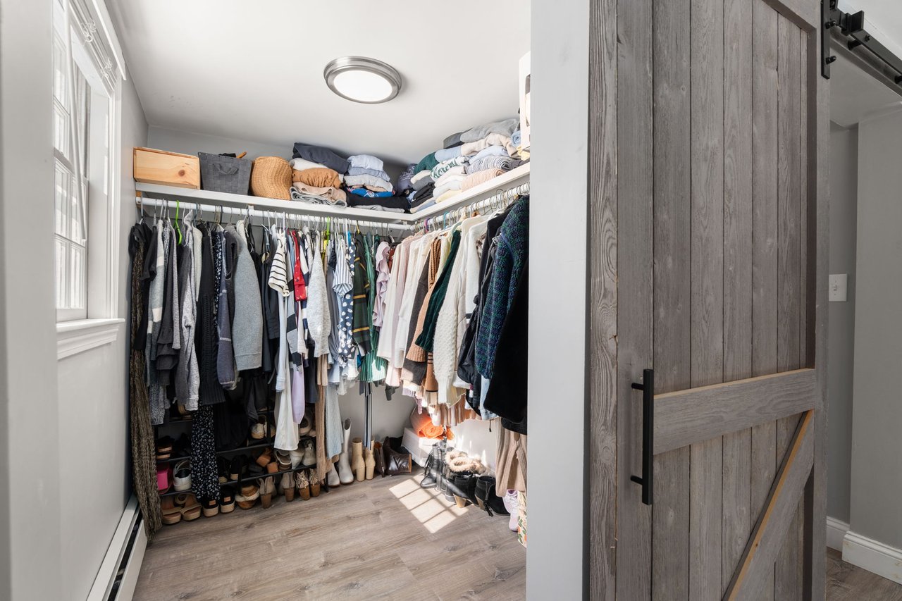 Adorable Farmhouse Right Off Route 3 in Hanover 