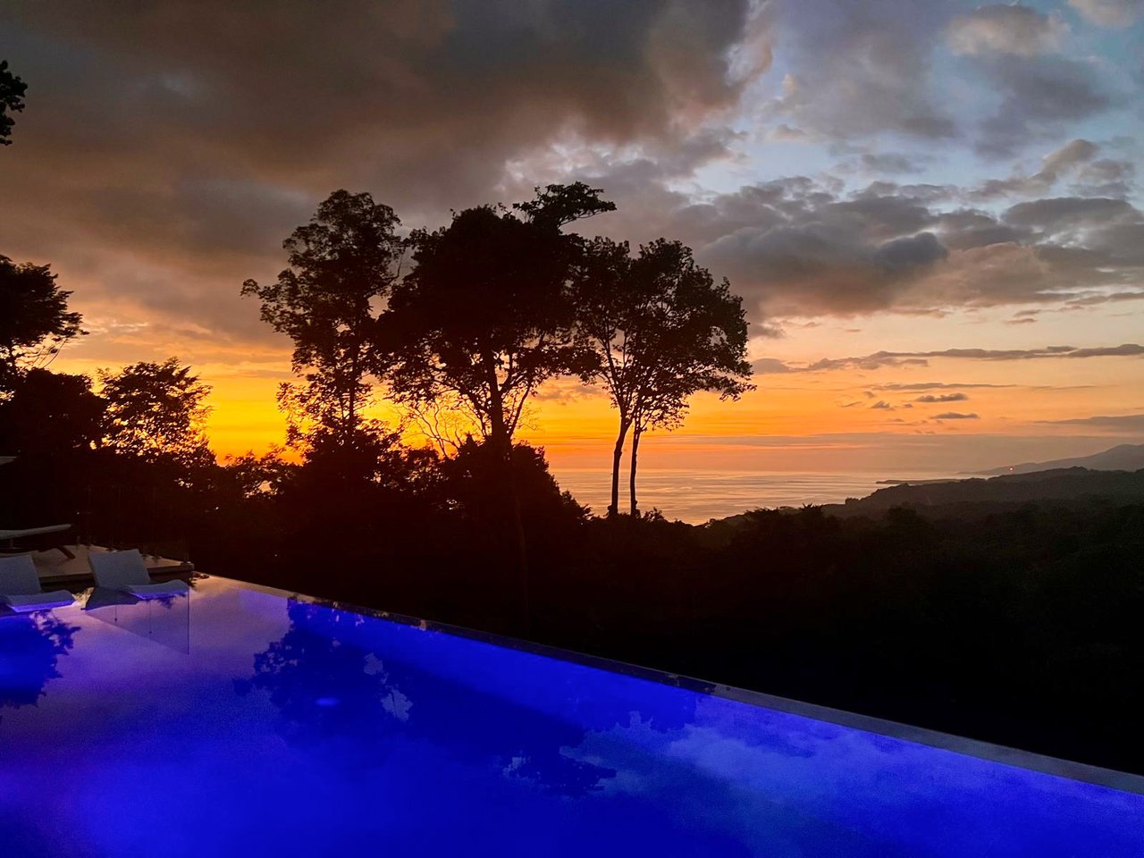 Luxury 4-Bed Home with Ocean & Jungle Views in Ojochal