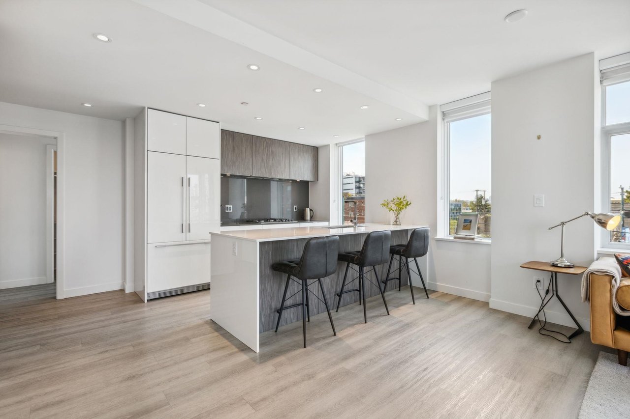 209 E 7th Ave, #302