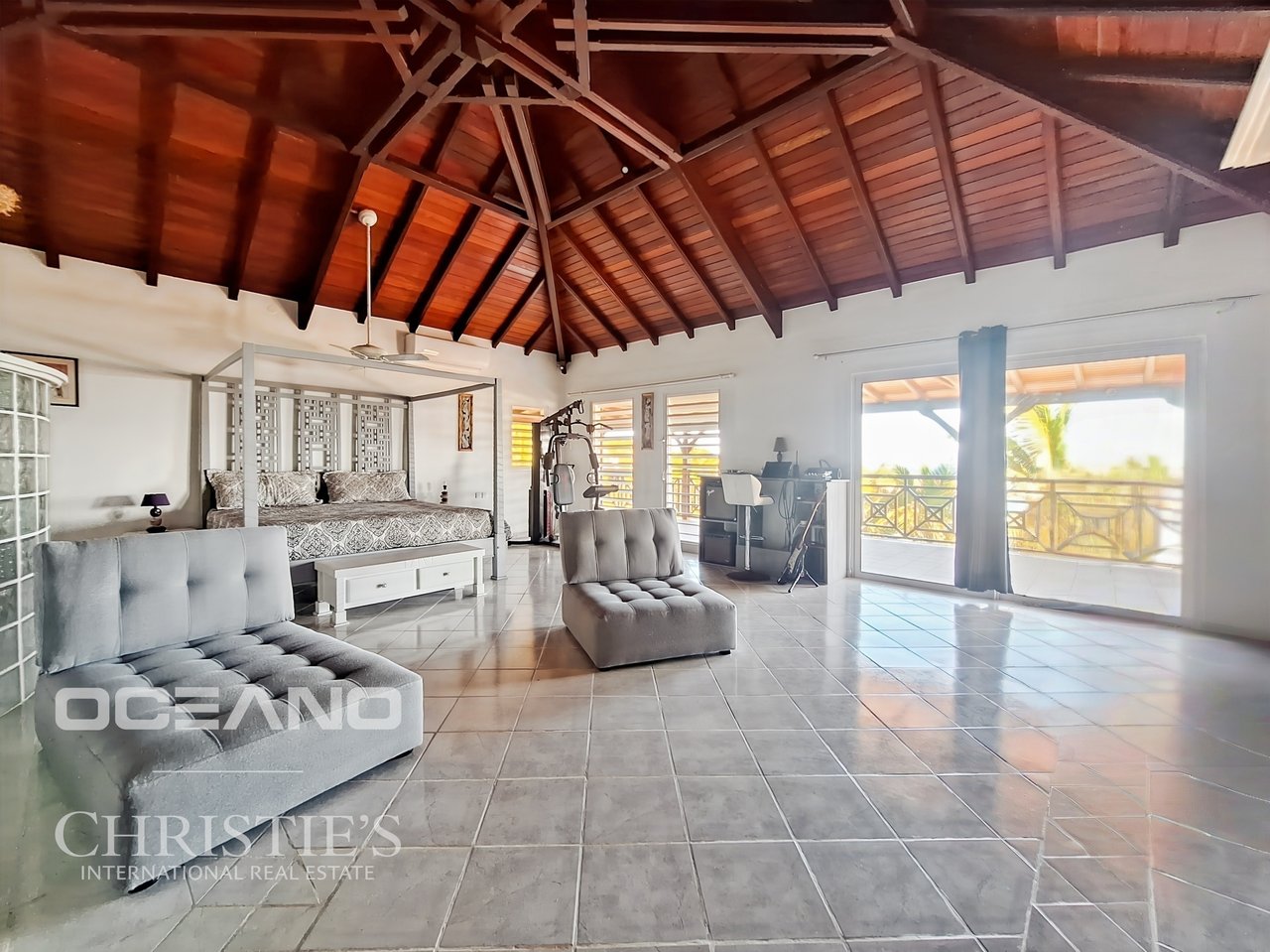 Exceptional Villa – Panoramic Ocean View (Oyster Pond)