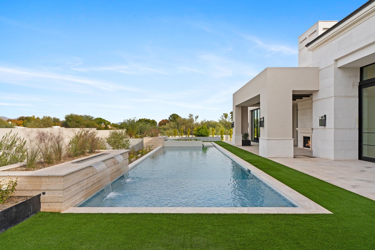 Luxury contemporary home in Paradise Valley, AZ