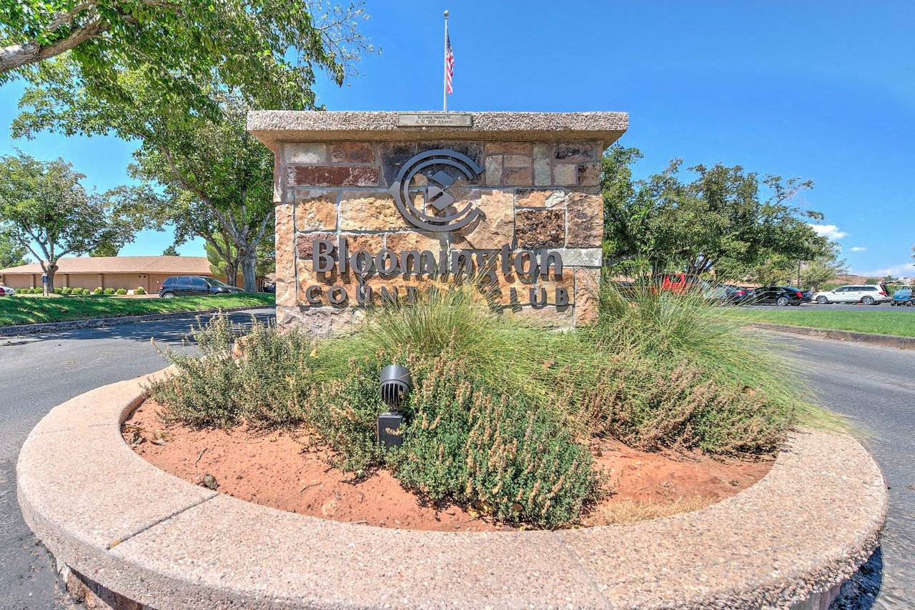 COUNTRY CLUB GOLF COURSE RETREAT