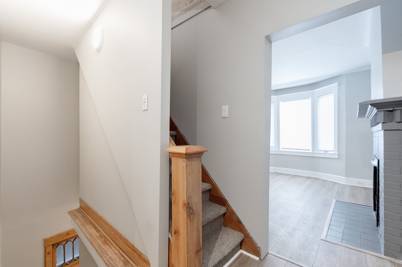 15 Indian Rd Cres #Upper