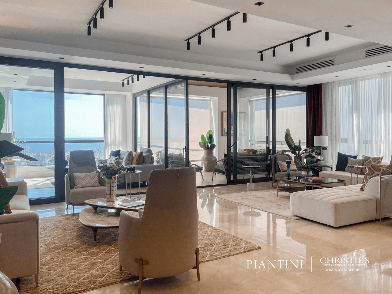 Modern Luxe, Santo Domingo