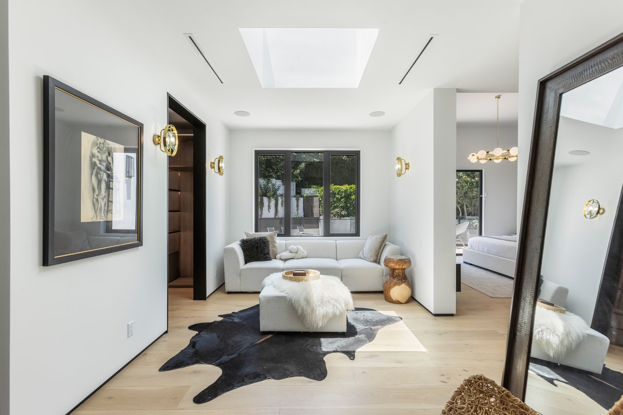 Luxury Gated Villa w/ Pool, Spa & Designer Interiors