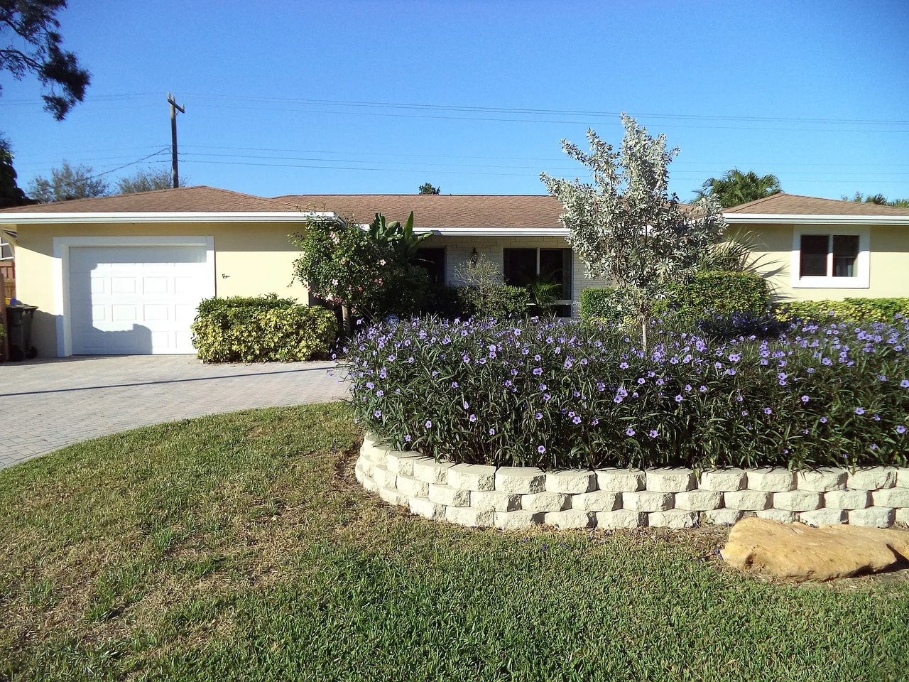 2083 N Conference Dr