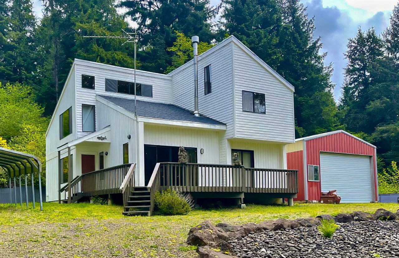 Sold private coastal home at 29905 Hall St in the Rockaway Beach area near Wheeler Oregon represented by Erin Laskey of Home + Sea Realty