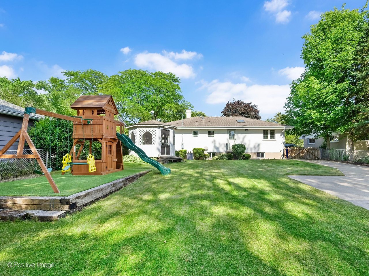 Just Sold – 808 Delles Rd, Wheaton IL | Multiple Offers, $15,000 Over List Price in 5 Days