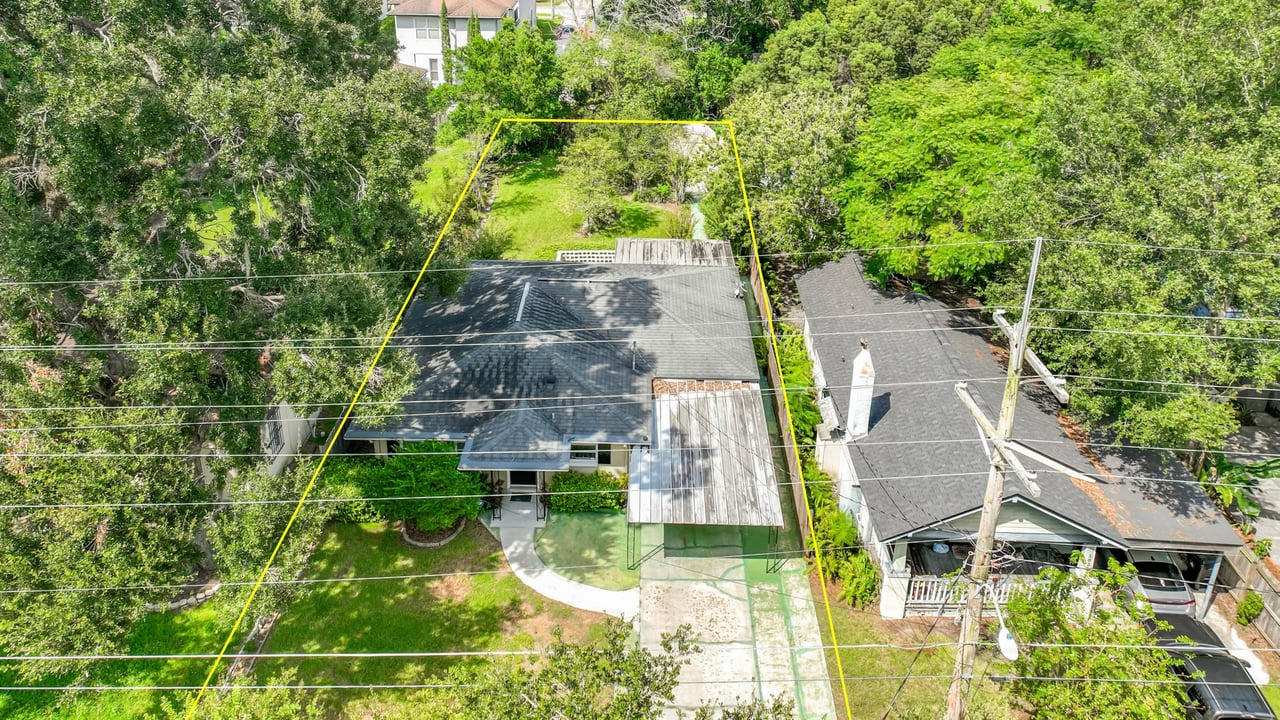 Colonialtown 3-Bedroom 1.5-Bathroom Home with Terrazo Floors