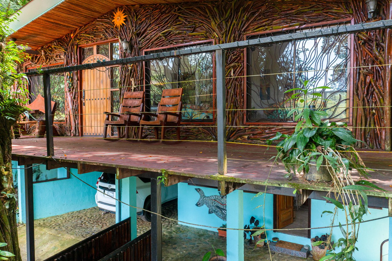 0.15 ACRES – 2 Bedroom Artistic River Home In The Rainforest!!!