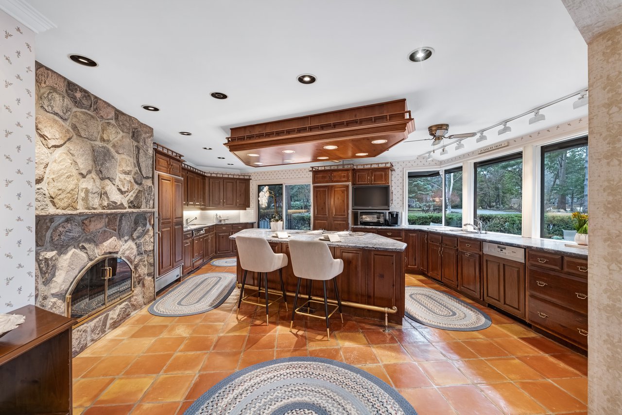 1000 Mississauga Heights Dr