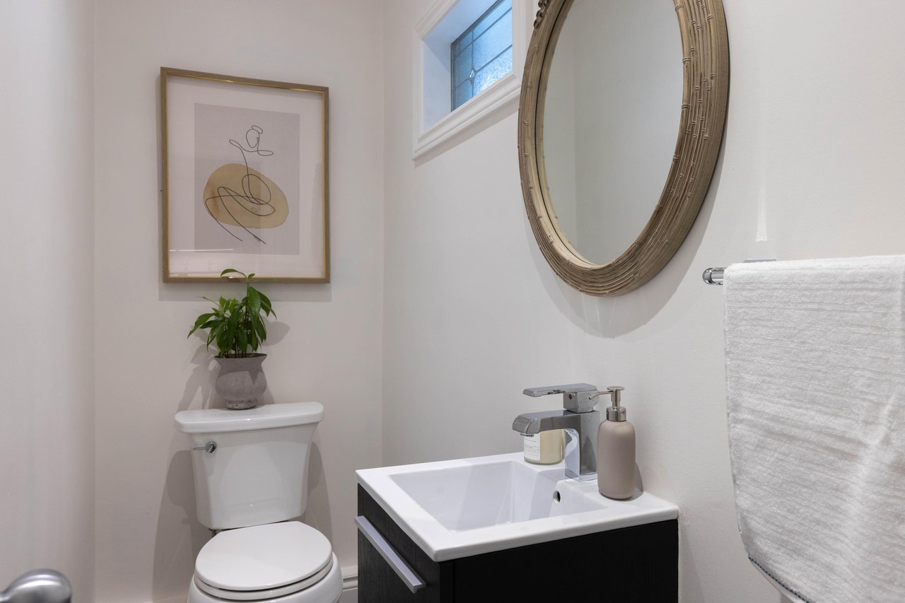 4456 Hawthorne Drive, Burlington, ON L7L 1G5