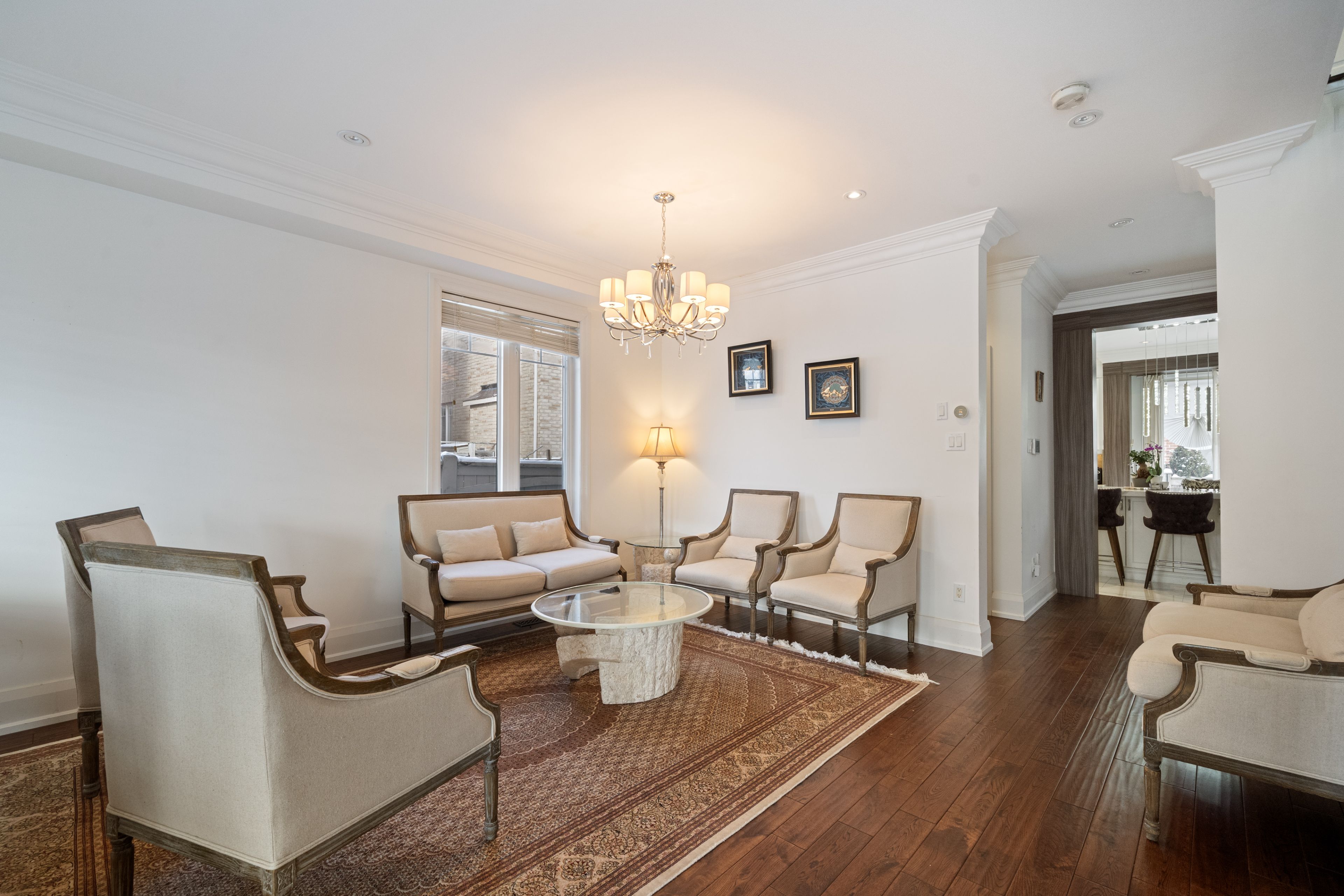 SOLD: Show Like a Model!