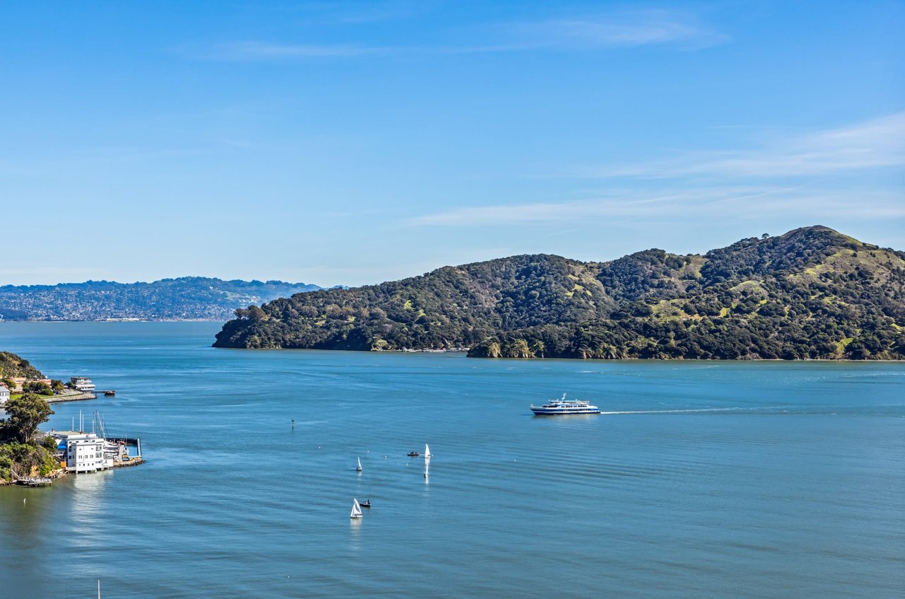 Extraordinary Bay Views