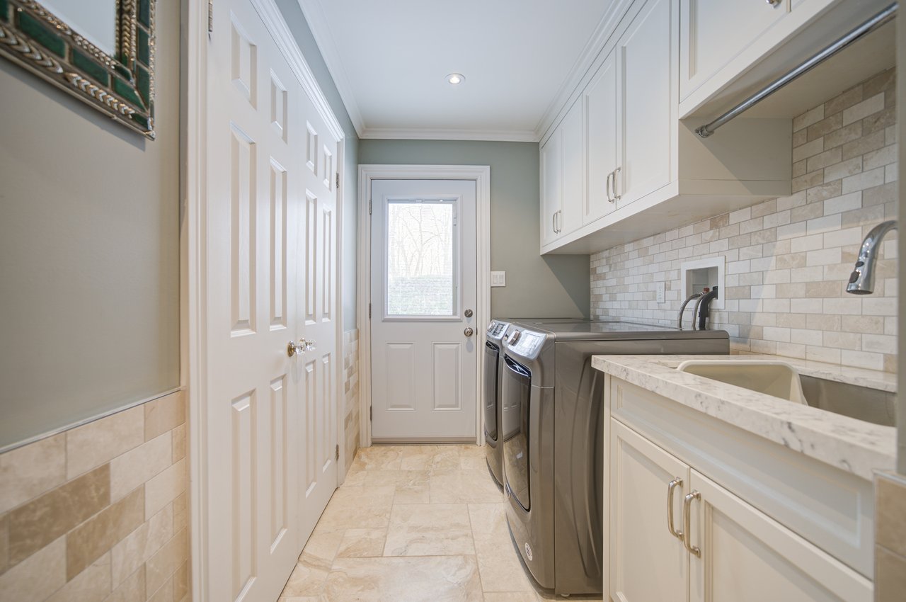 1296 Mapleridge Cres