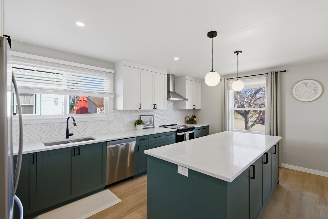 559 Deerpath Court SE