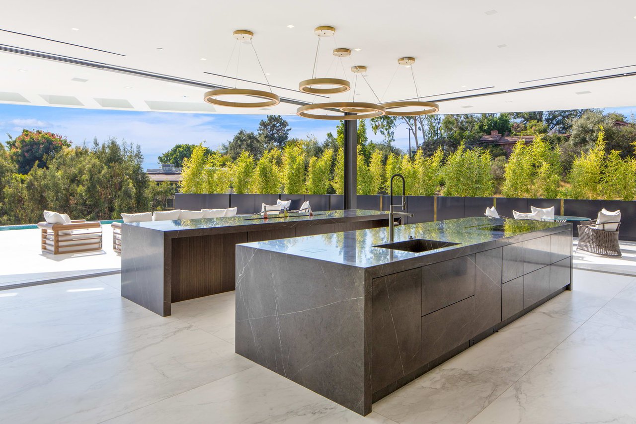 1300 Beverly Estate Dr