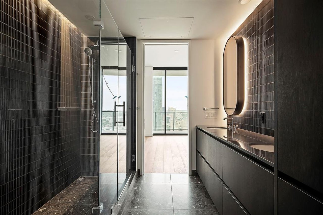The Modern Residences: 610 Davis St. #2412