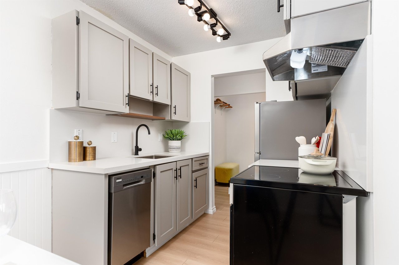 307 W 2nd St, #211