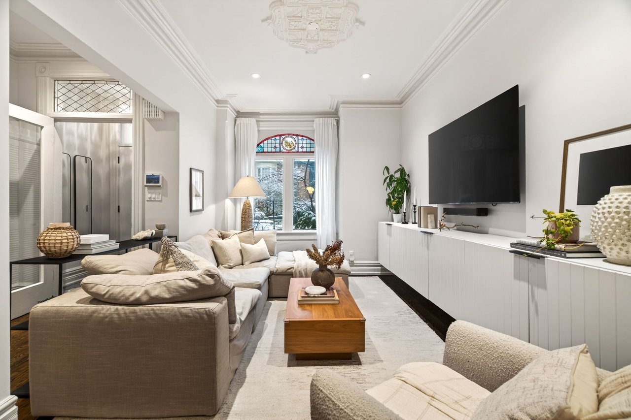 Standout Residence In Coveted Summerhill